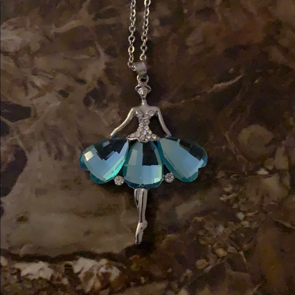 💘Beautiful ballerina necklace💘